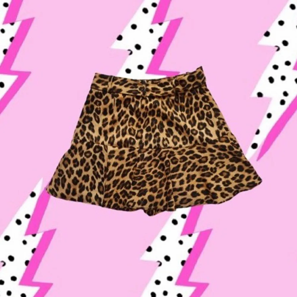 Helt ny Kjol + shorts (under kjolen) med leopard print från Zara 🐆🐆🐆🐆💕💕💕💕. Kjolar.