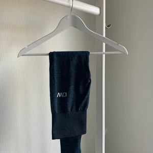 ICIW tights - ”Queen mesh Tights DK Teal Melange” köpte från ICanIWill💙 Storlek S. Använt fåtal gånger så de är i fint skick 🧵