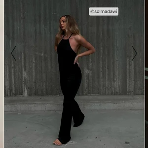 Jumpsuite från Romee strijd  - Superfin jumpsuite som bara är fotad (jag på första bilden) 💗 den är från romee strijds kollektion för NAKD 