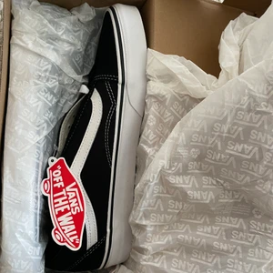 Vans oldskool NY - Nya vans oldskool i storlek 42! Helt nya.. 