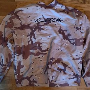 Sweet sktbs tröja - Säljer min tröja jag köpt från junkyard.                  Skick 8/10, storlek M,                                                 går ned i pris vid snabb affär.