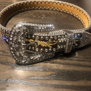 Rhinestone bälte - Oanvänd, 3,5cm bred 95cm lång utan spännet. Köpare står för frakt