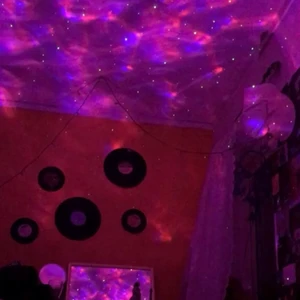 Galaxy lampa - Säljer denna mysiga, magiska lampa som har massvis med olika färger och färgkombinationer. Den är i princip helt ny. Köpt för ca 500. 💕💜 Köpare står för frakt! 