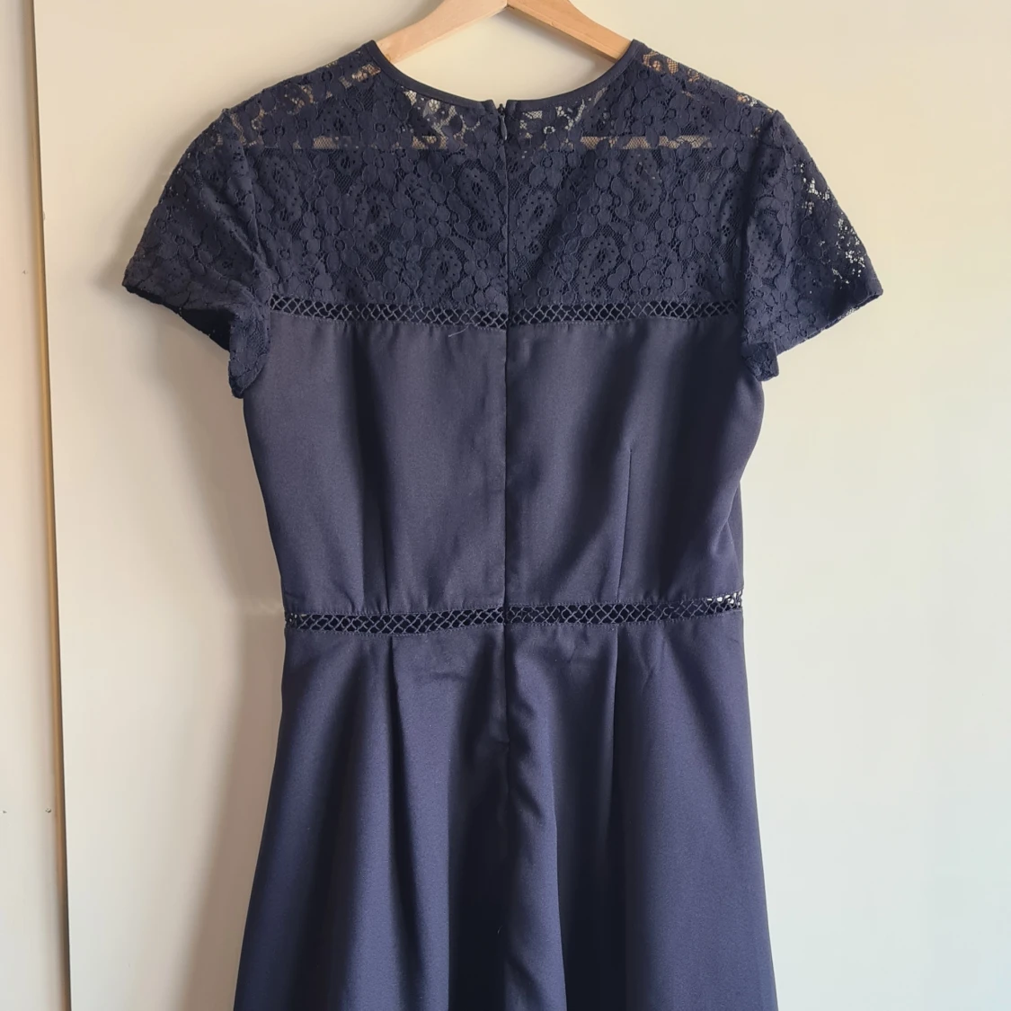 Spetsklänning från Nelly - 91