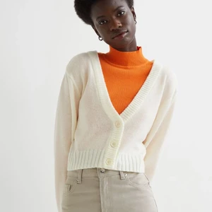 Kofta/cardigan  - Kofta från hm. Aldrig använd, prislapp finns kvar. Kan mötas upp i Göteborg!💕