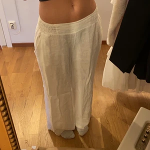 Linnebyxor  - Snygga linnebyxor som inte kommer till användning då jag har fler. Jag är ca 172!