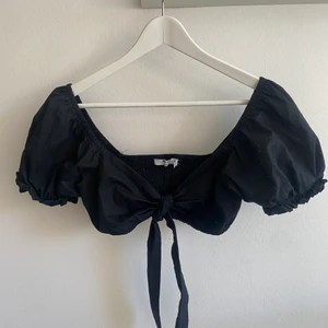 Topp - Använd fåtal gånger, köparen står för frakt💗