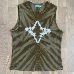 ascoolt tiedye mönstrad linne från märket troll
