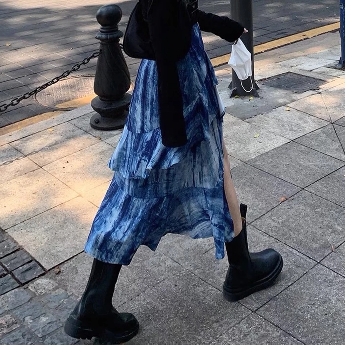 Blå kjol med lager och slits - 91