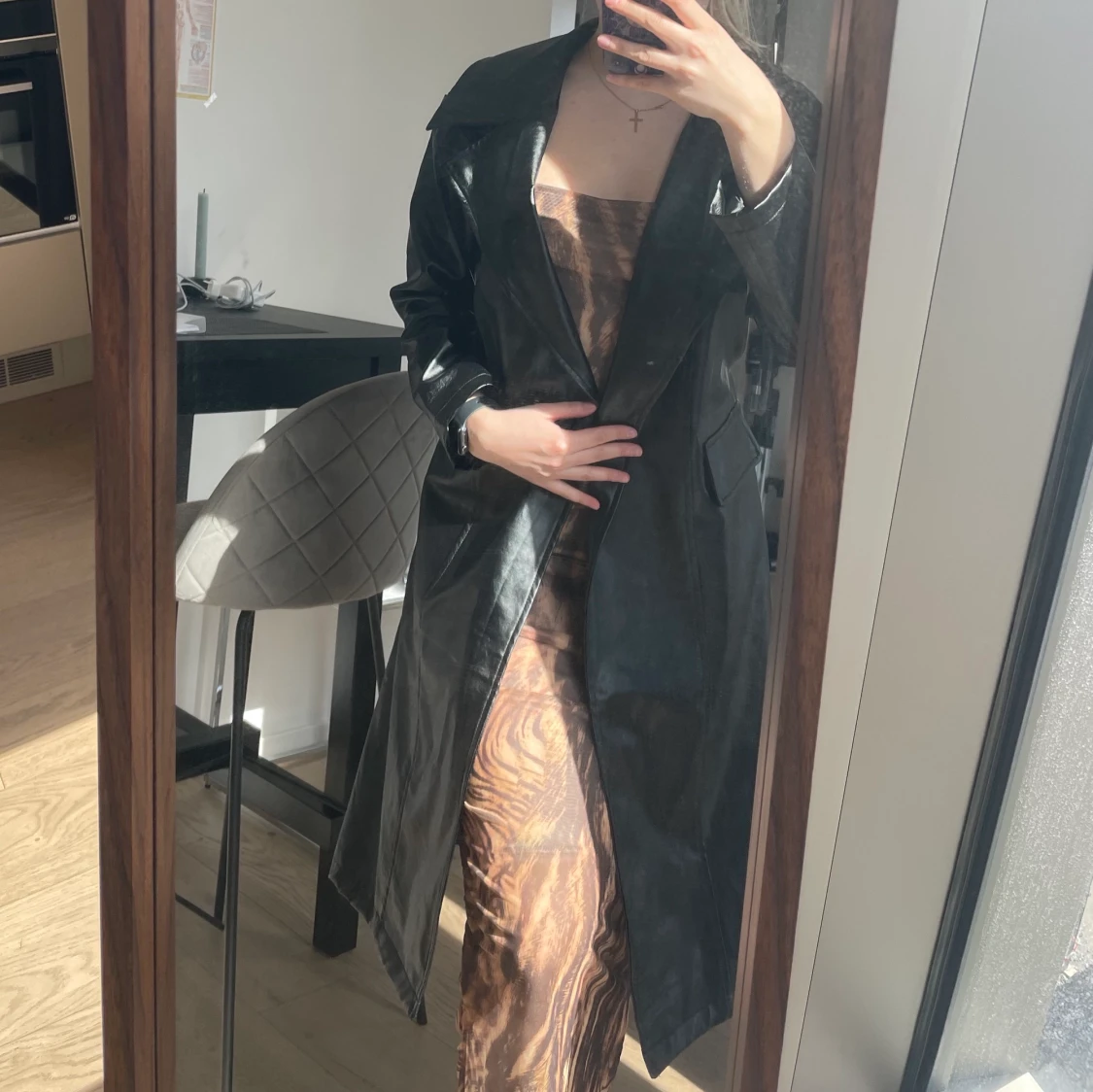 Tunn läderkappa från PrettyLittleThing - 91