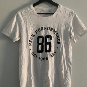 Peak performance t-shirt  - Vit peakperformance t-shirt storlek S