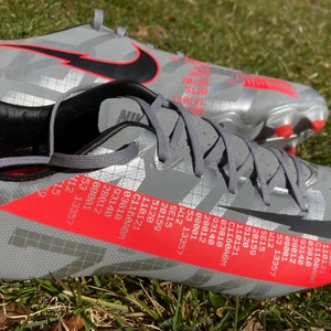 Nike fotbollsskor Mercurial - Helt oanvända, storlek 39, gråa fotbollskor