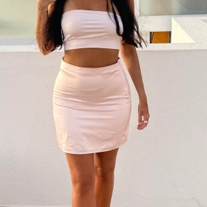 Kjol & topp i silke  - Kjol i silke med tillhörande topp från NAKD