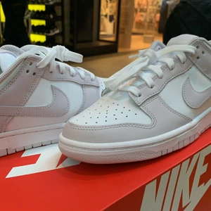 Nike Dunk low Venice - Nike dunk low venice helt nya oanvända! Storlek 40. Skriv gärna vid frågor. Kvitto finns. 