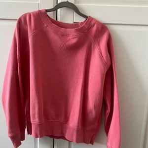 Rosa collegetröja  - En härlig rosa college tröja i fint skick! 🌸