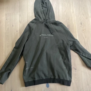 Milano Boglioli - Har aldrig använt tröjan jag är 189 och den  lite oversize men sitter bra på axlarna   orginal pris 3000