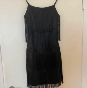 Fransklänning - Säljer ursnygg fransklänning i strl S så den är för liten för mig🤍