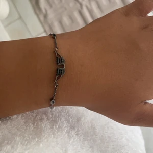 Zadig armband  - Säljer nu mitt jättefina armband ifrån Zadig & Voltaire jag köpte på Zalando för 929kr (slutsålt) Det är jättefint och passar allt ❤️ Mitt pris är 450 men går att diskutera! Gratis frakt!