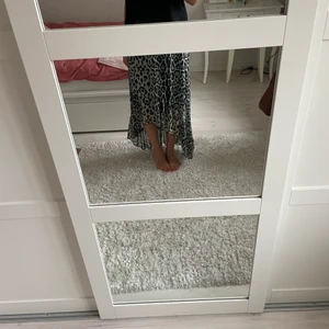 Så fin lång kjol!💕 - En blå leopard mönstrad lång kjol med volang!😊