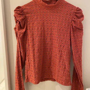 Roströd blus XS - Aldrig använd roströd blus i XS. Nyskick!