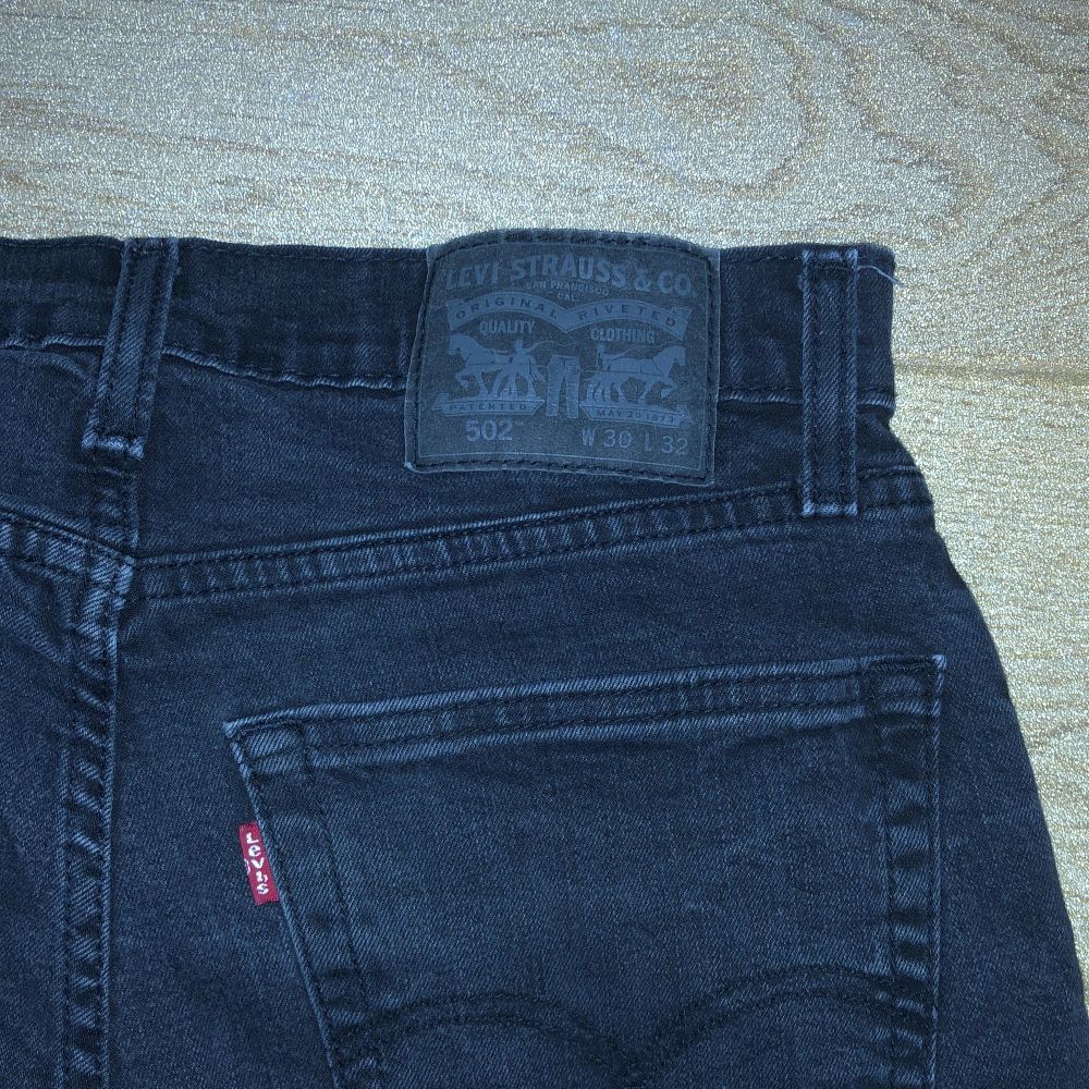 Svart Svarta Levis jeans - Levi's | Plick Second Hand