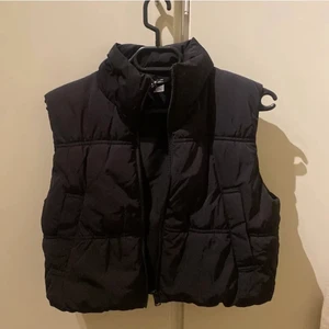 Svart dunväst - Använd Max 5 gånger så fint skick💕