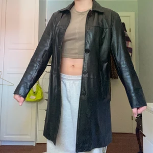 Jacka - Super snygg skinjacka, köpt på secondhand så kan inte svara på om det är äkta skin eller ej! Skriv för frågor & pris går att diskutera💗