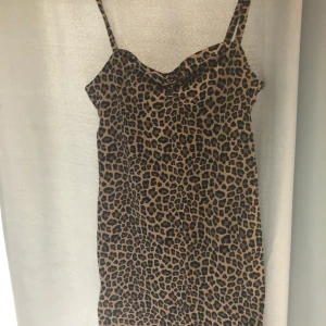 Leopard klänning  - Knappt använd 