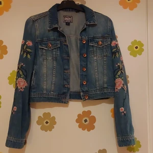 Superdry jeans jacket - Jeans jacket with floral embroidery. Size S although quite tight. In excellent condition!  Short jacket 