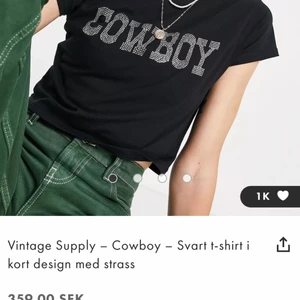 T-shirt - Helt oöppnad tröja från Asos! Ordinarie pris är 359!