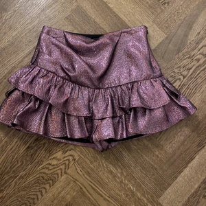 Zara glitter volangkjol😍🥰 - Köptes förra vintern från zara för 399, aldrig använd bara testad😊🥰