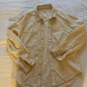 Overshirt - Nyskick🥰 Frakt tillkommer. Kan gå ner i pris vid snabb affär