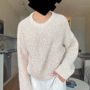 Stickad tröja  - Stickad mysig tröja från HM, säljes för 50kr