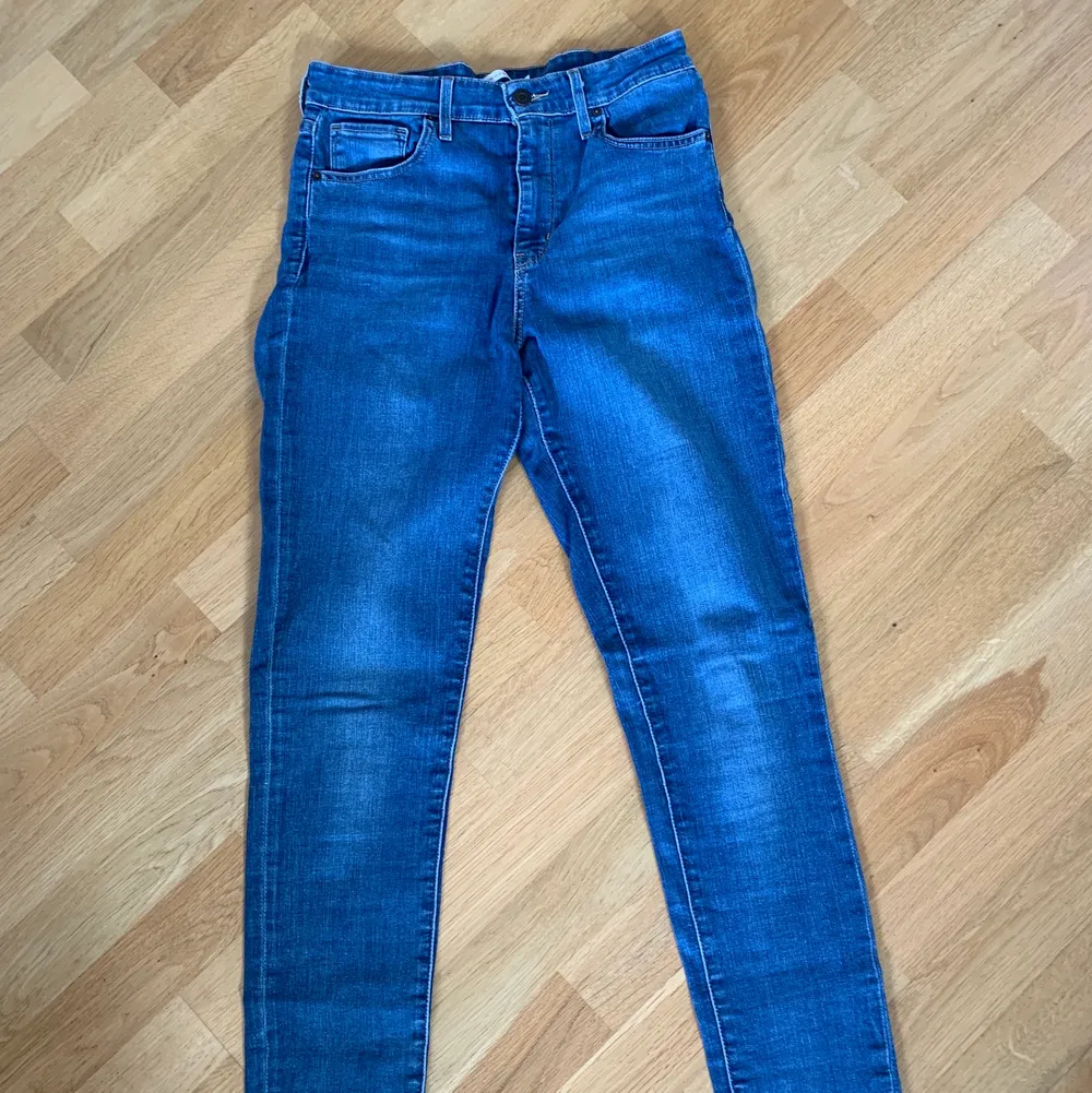 - 721 High Rise skinny - storlek 29  - Mycket fina jeans. Knappt använda, inga märke eller skador! . Jeans & Byxor.