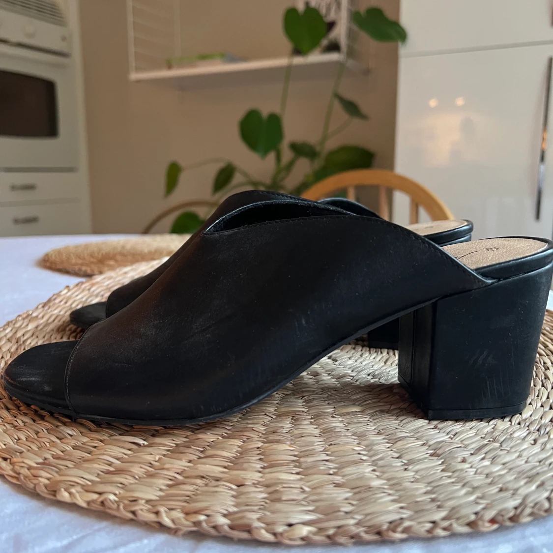 Svarta klackskor/sandaler - OANVÄNDA - 90