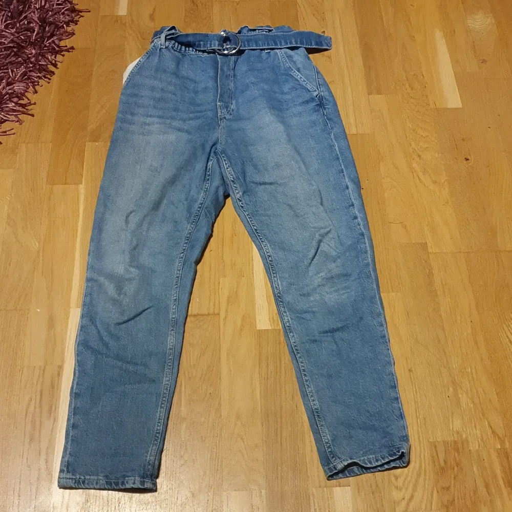 Högmidjade jeans 👖 i storlek 152. Jeans & Byxor.