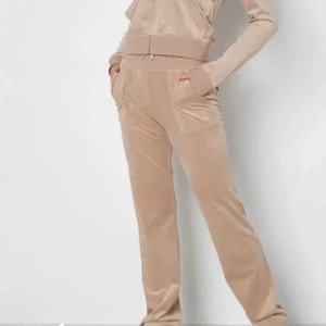 Söker juicy couture byxor!! - Söker ett par juicy couture byxor i färgen beige, storlek xs eller xxs. Max pris 800kr.