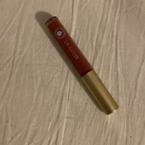 Lip gloss - Röt lip gloss aldrig använt 