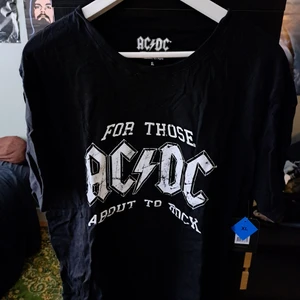 Acdc tshirt - Helt oanvänd tshirt, råka köpa likadan och gick inte att byta
