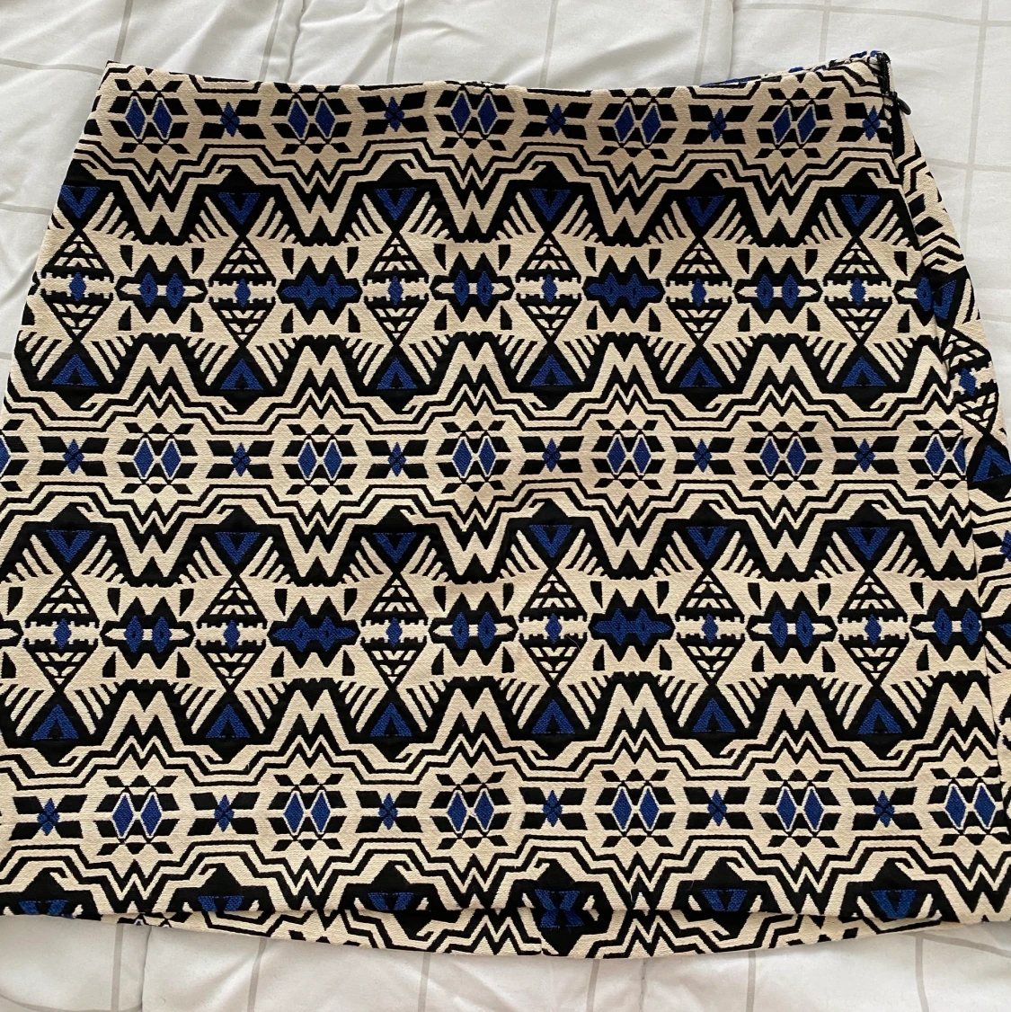 Embroidered skirt 