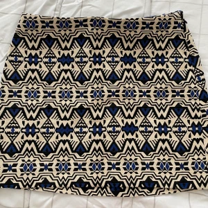 Embroidered skirt  - Embroidered skirt from hm in size 36 but fits 34 as well 