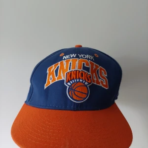 Mitchell & Ness new york knicks nba keps - Mitchell & Ness nba new york knicks keps med snapback. Jag kan skicka om du bor långt bort.