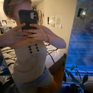 Korsett - Säljer min gamla kjol som jag på senaste använt som en tröja, både festligt och finklätt! Säljer för 250kr, storlek 36