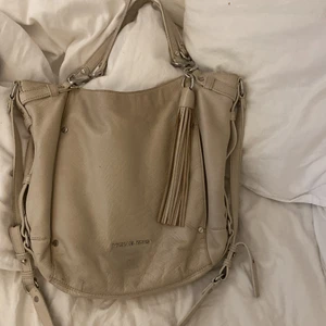 väska - nyskick så snygg