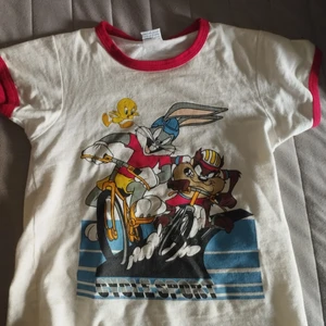 Looney tunes t-shirt - Vit. Bomull. Made in the US of A. They just don't make em like these no more. 