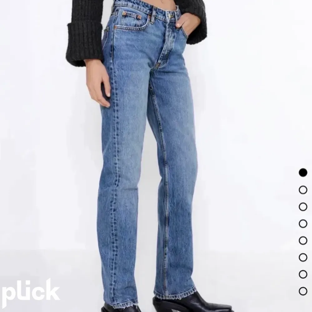 Zara jeans storlek 38 men passar mer 36 då de är små i storleken, bra skick! 200 kr + frakt . Jeans & Byxor.