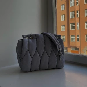 Zara väska - Superfin väska från Zara, helt oanvänd.  Säljer för 200kr, pris kan sänkas vid snabb affär💗