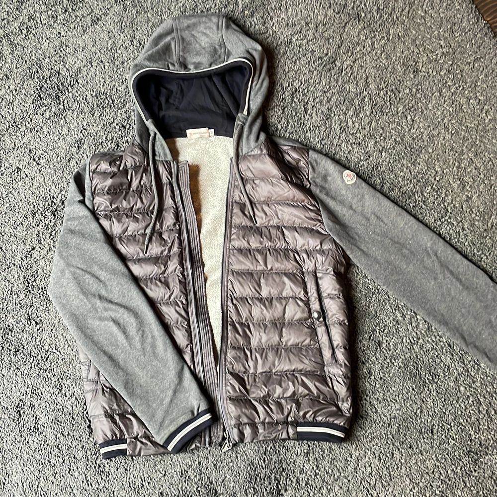 Grå Moncler cardigan - Moncler | Plick Second Hand