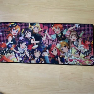 Love live musmatta  - It’s a little bit used but it looks perfectly new, perfect for your computer desk.| den är lite andvänd men ser helt ny ut! 