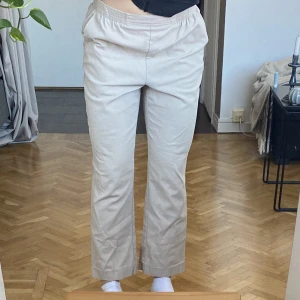 Beiga tygbyxor - Beiga tygbyxor, bra kvalitet, sköna